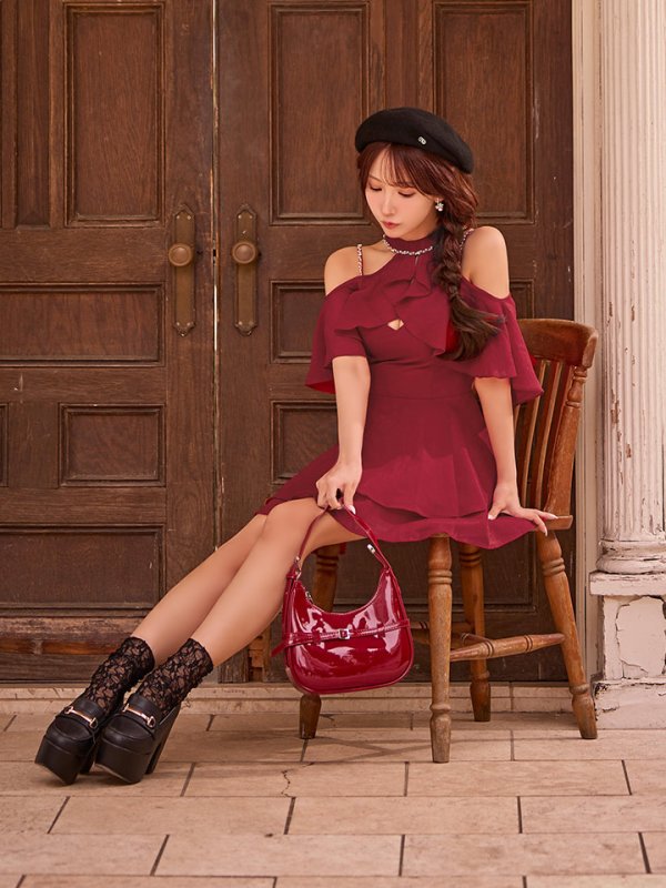 レッド　モデル：三上悠亜　身長：159cm　着用サイズ：Sサイズ