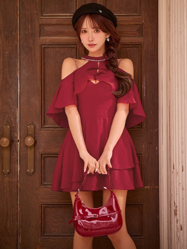 レッド　モデル：三上悠亜　身長：159cm　着用サイズ：Sサイズ