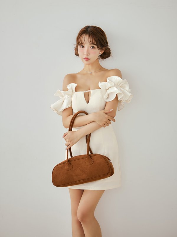 アイボリー　モデル：三上悠亜　身長：159cm　着用サイズ：Sサイズ