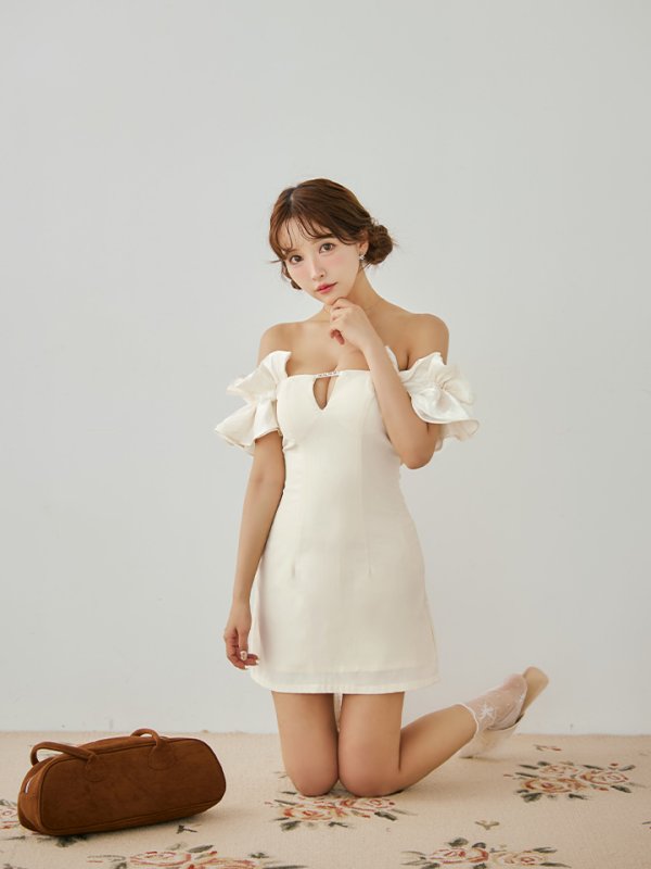 アイボリー　モデル：三上悠亜　身長：159cm　着用サイズ：Sサイズ