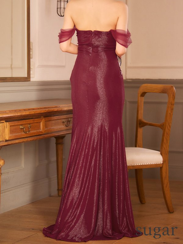 レッド モデル：ゆめ　身長：160cm　着用サイズ：Sサイズ