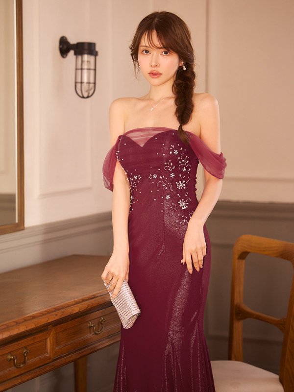 レッド モデル：ゆめ　身長：160cm　着用サイズ：Sサイズ