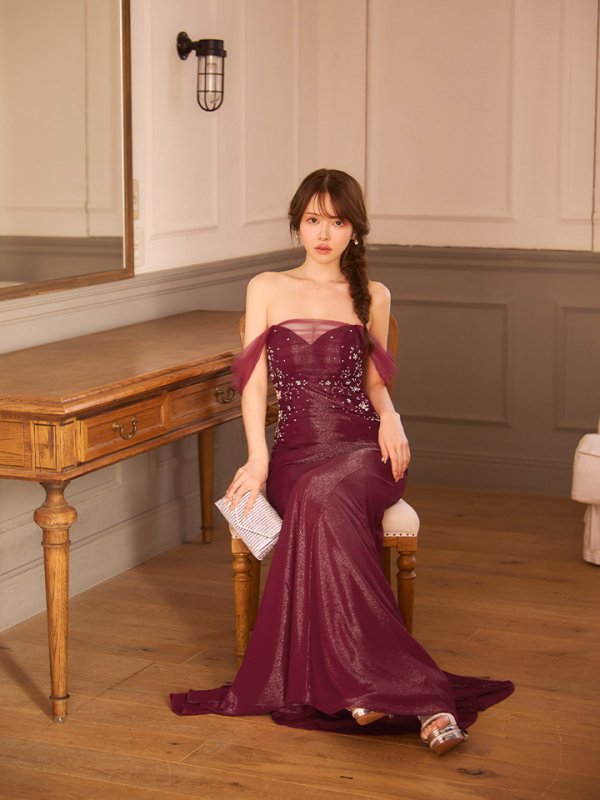 レッド モデル：ゆめ　身長：160cm　着用サイズ：Sサイズ