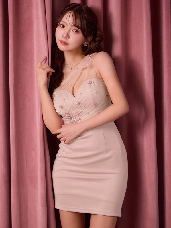 ピンク　モデル：三上悠亜　身長：159cm　着用サイズ：Sサイズ