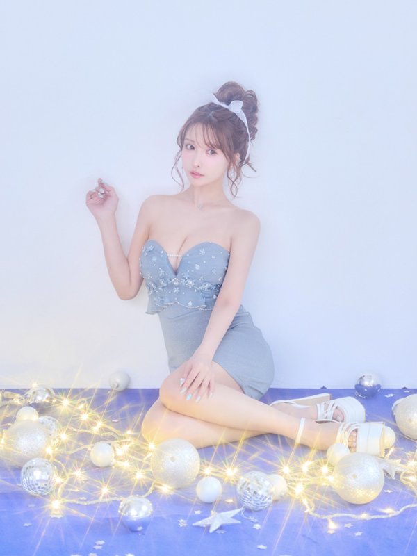 ブルー　モデル：三上悠亜　身長：159cm　着用サイズ：Sサイズ