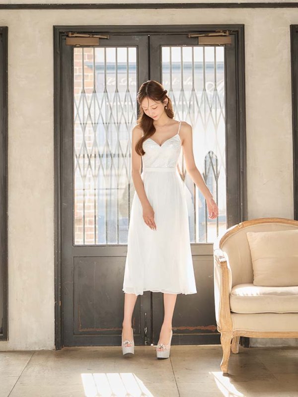 ホワイト　モデル：あすか　身長：170cm　着用サイズ：Sサイズ