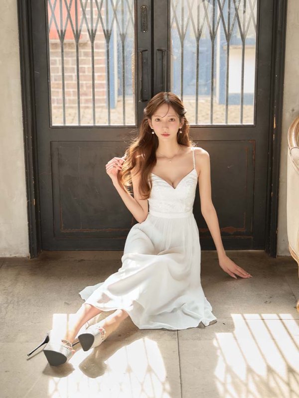 ホワイト　モデル：あすか　身長：170cm　着用サイズ：Sサイズ