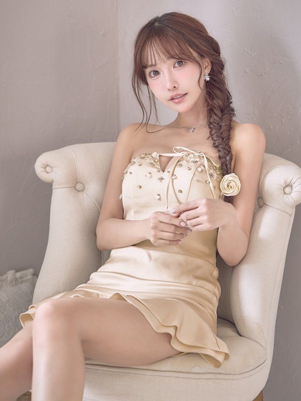 アイボリー　モデル：三上悠亜　身長159cm　着用サイズ：Sサイズアイボリー　モデル：三上悠亜　身長159cm　着用サイズ：Sサイズ