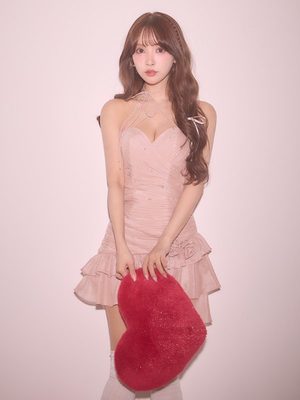 ピンク　モデル：三上悠亜　身長：159cm　着用サイズ：Sサイズ