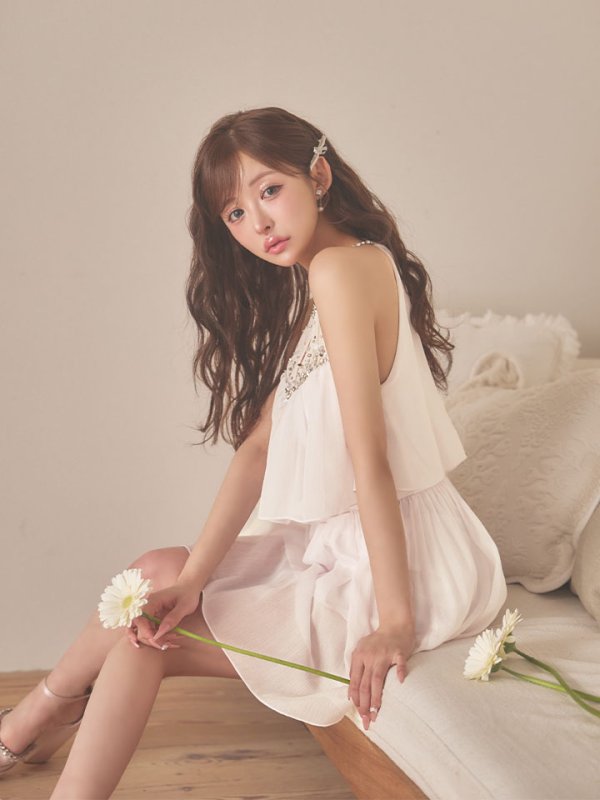 ホワイト　モデル：かるあ　身長：156cm　着用サイズ：Sサイズ