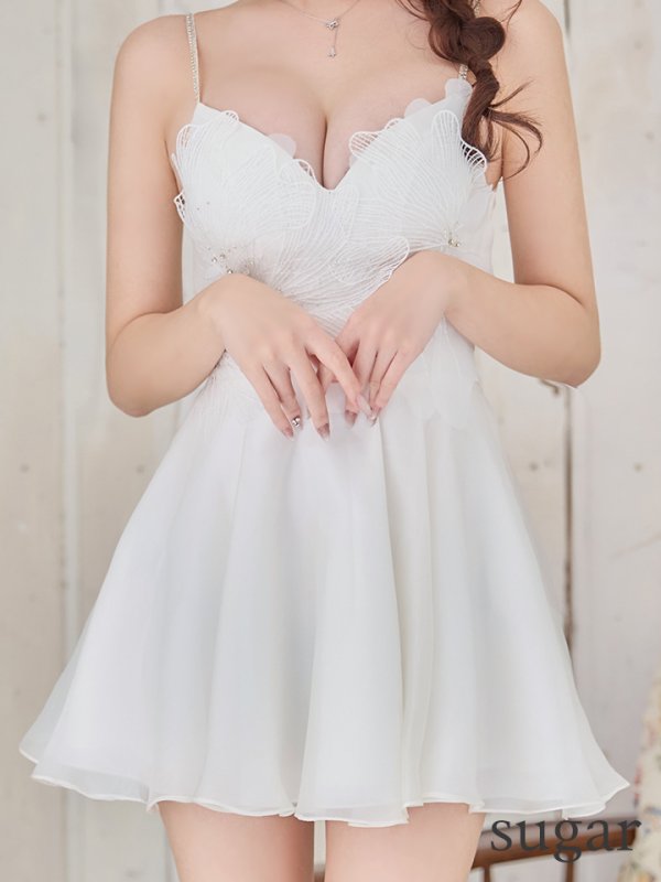 ホワイト モデル：りな　身長：160cm　着用サイズ：Sサイズ