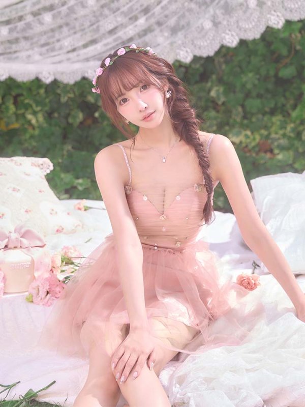 ピンク　モデル：三上悠亜　身長：159cm　着用サイズ：Sサイズ