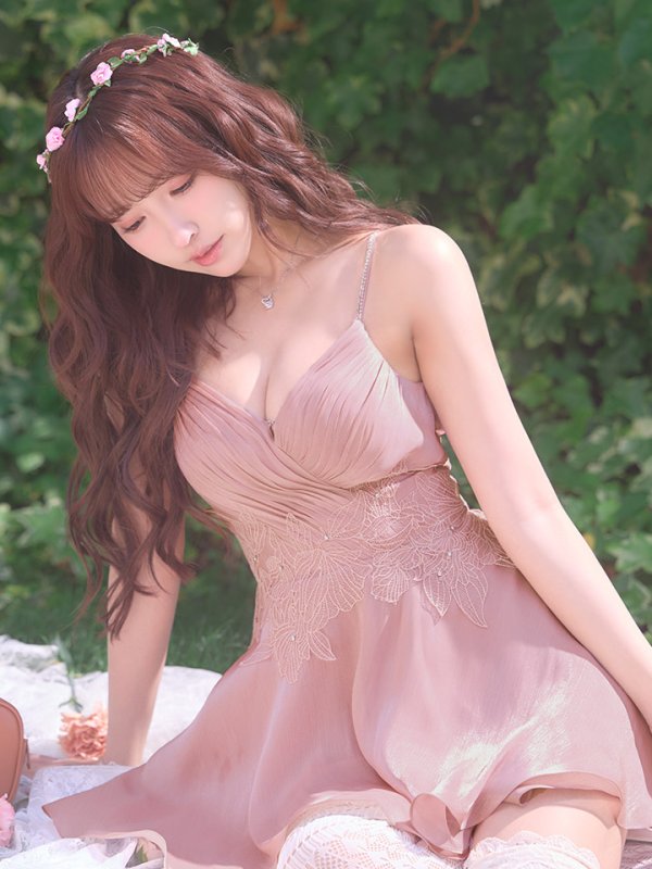 ピンク　モデル：三上悠亜　身長：159cm　着用サイズ：Sサイズ