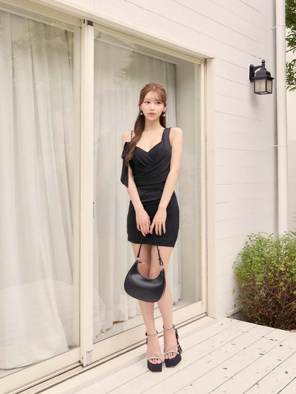 ブラック　モデル：るりぴ　身長：165cm　着用サイズ：Sサイズ