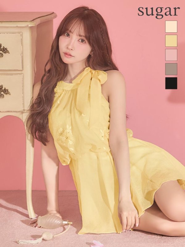 イエロー　モデル：三上悠亜　身長：159cm　着用サイズ：Sサイズ