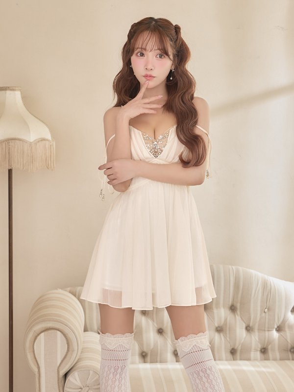 アイボリー　モデル：三上悠亜　身長：159cm　着用サイズ：Sサイズ