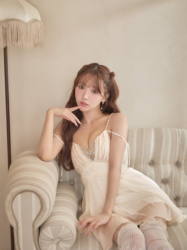 アイボリー　モデル：三上悠亜　身長：159cm　着用サイズ：Sサイズ