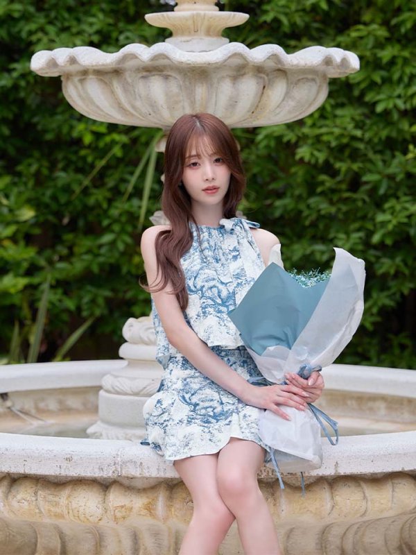 ブルー　モデル：天海りこ　身長：156cm　着用サイズ：Sサイズ
