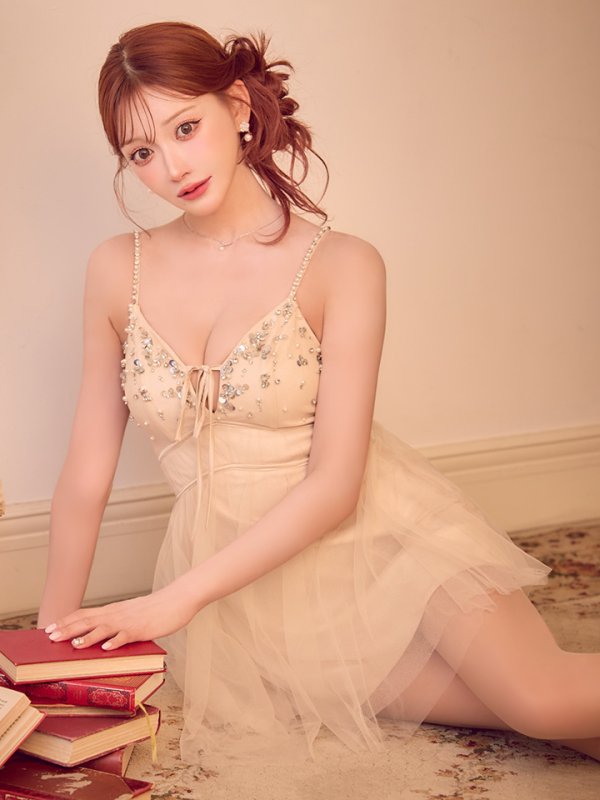 アイボリー　モデル：明日花キララ　身長162cm　着用サイズ：Sサイズ