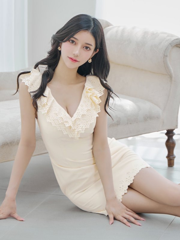 画像3: 【Lip line/リップライン】フラワーカット/ フリル/ Vネック/ ノースリーブ/ ワンカラー/ タイト/ ミニドレス / キャバドレス[HC03]