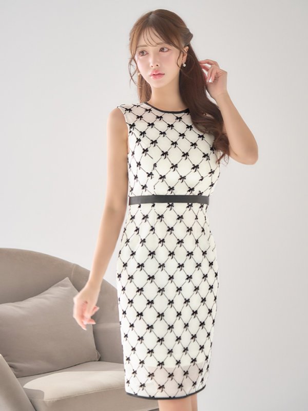 ホワイト モデル：りな　身長：160cm　着用サイズ：Sサイズ