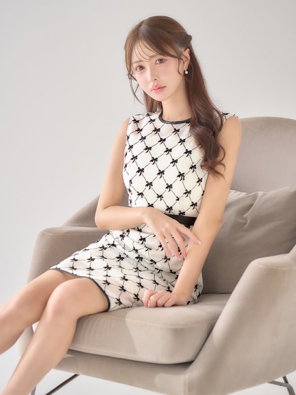 ホワイト モデル：りな　身長：160cm　着用サイズ：Sサイズ