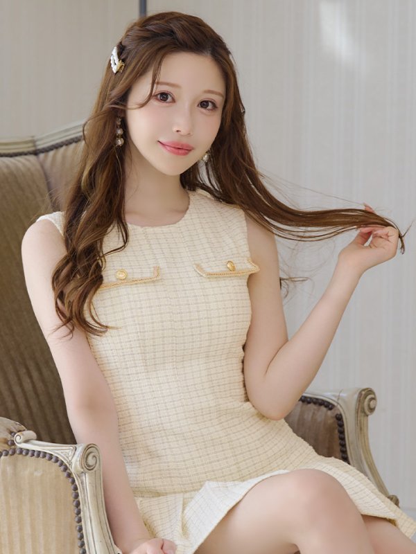 アイボリー モデル：桜伊みやこ　身長：168cm　着用サイズ：Sサイズ