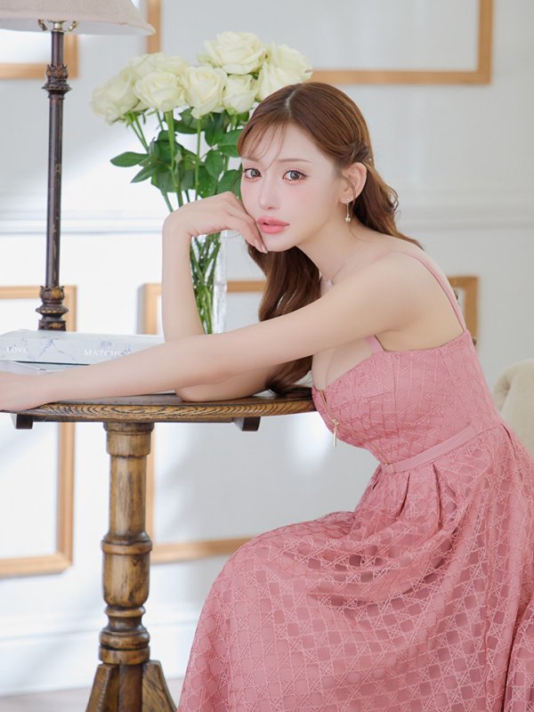 モーヴピンク モデル:明日花キララ 身長:162cm 着用サイズ:Sサイズ