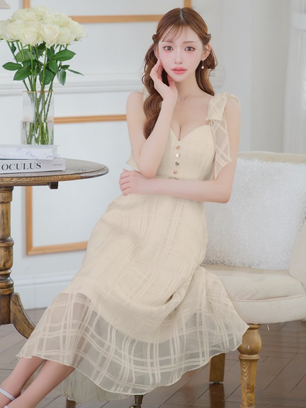 アイボリー モデル:明日花キララ 身長:162cm 着用サイズ:Sサイズ