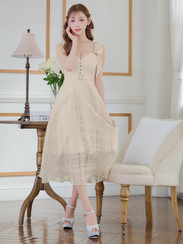 アイボリー モデル:明日花キララ 身長:162cm 着用サイズ:Sサイズ