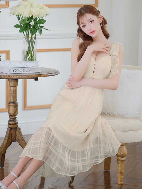 アイボリー モデル:明日花キララ 身長:162cm 着用サイズ:Sサイズ