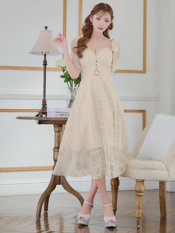 アイボリー モデル:明日花キララ 身長:162cm 着用サイズ:Sサイズ