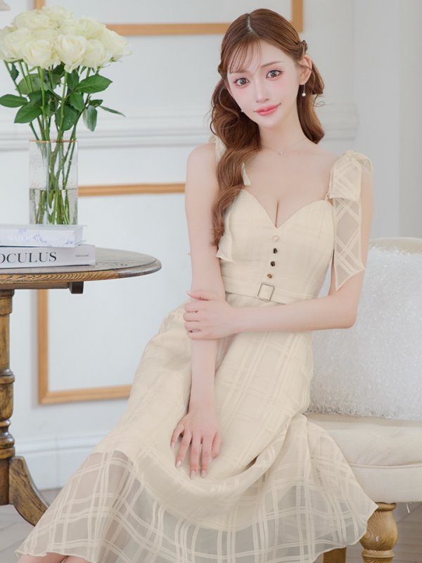 アイボリー モデル:明日花キララ 身長:162cm 着用サイズ:Sサイズ