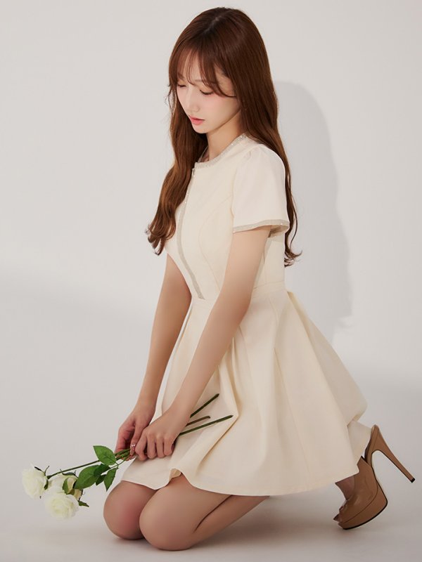 アイボリー モデル：あすか　身長：170cm　着用サイズ：Sサイズ