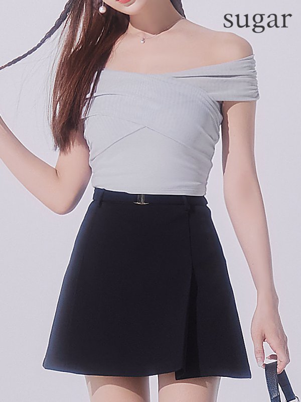 ブルー モデル：明日花キララ　身長：162cm 着用サイズ：Sサイズ