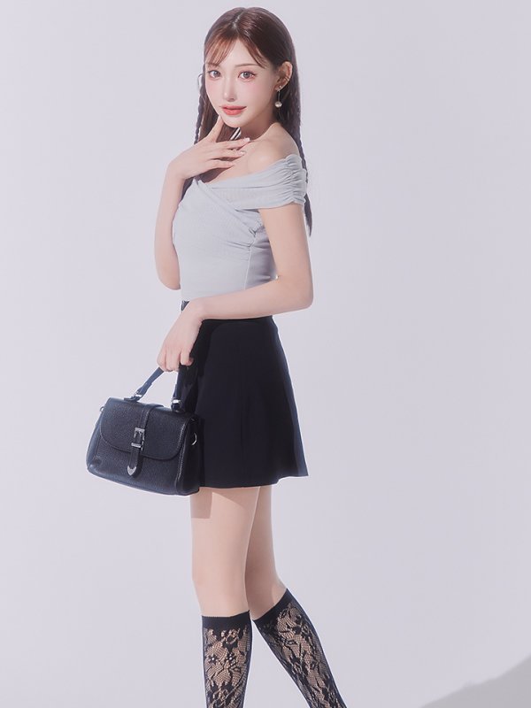 ブルー モデル：明日花キララ　身長：162cm 着用サイズ：Sサイズ