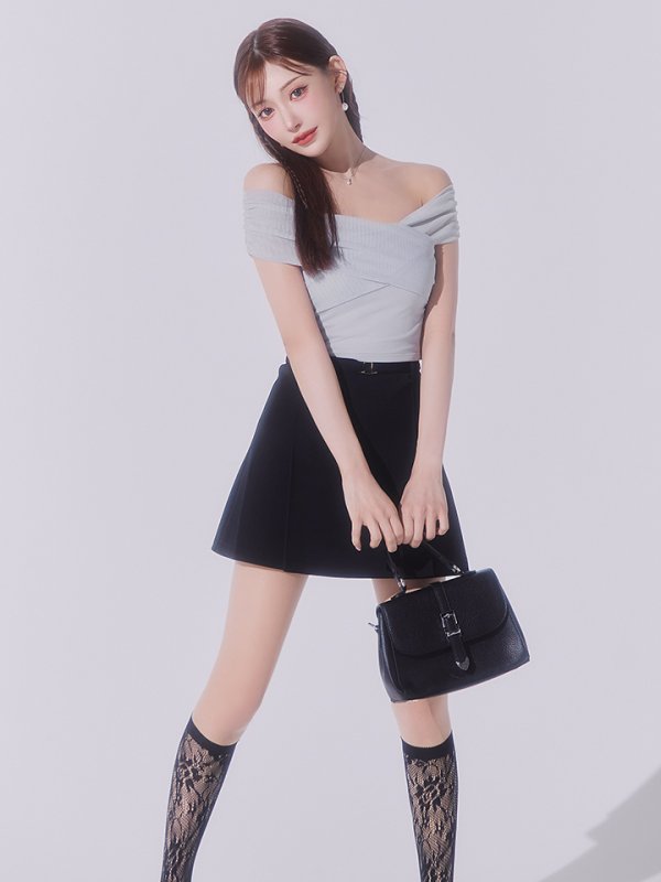 ブルー モデル：明日花キララ　身長：162cm 着用サイズ：Sサイズ