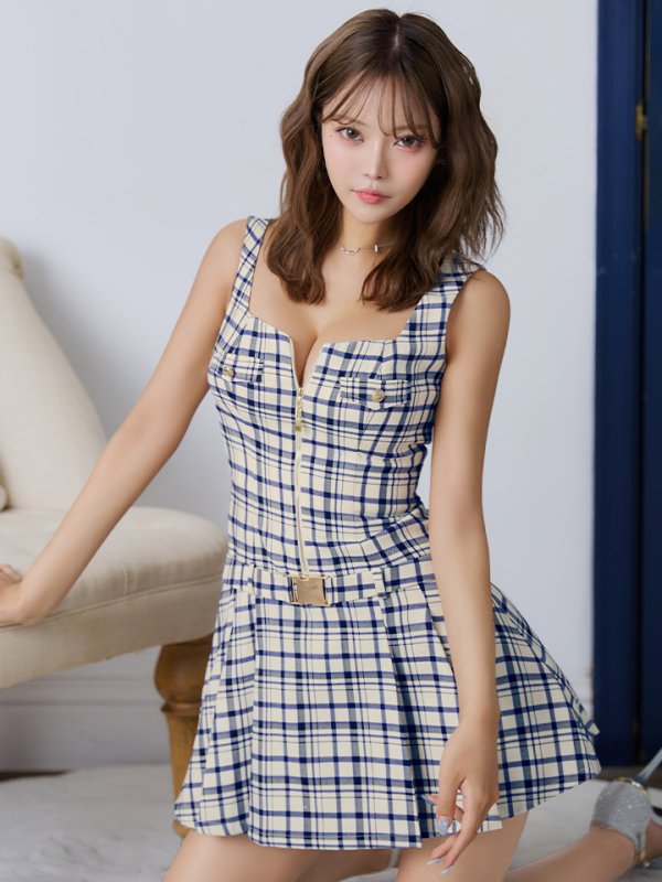 ブルー モデル:如月れい 身長:156cm 着用サイズ:Sサイズ