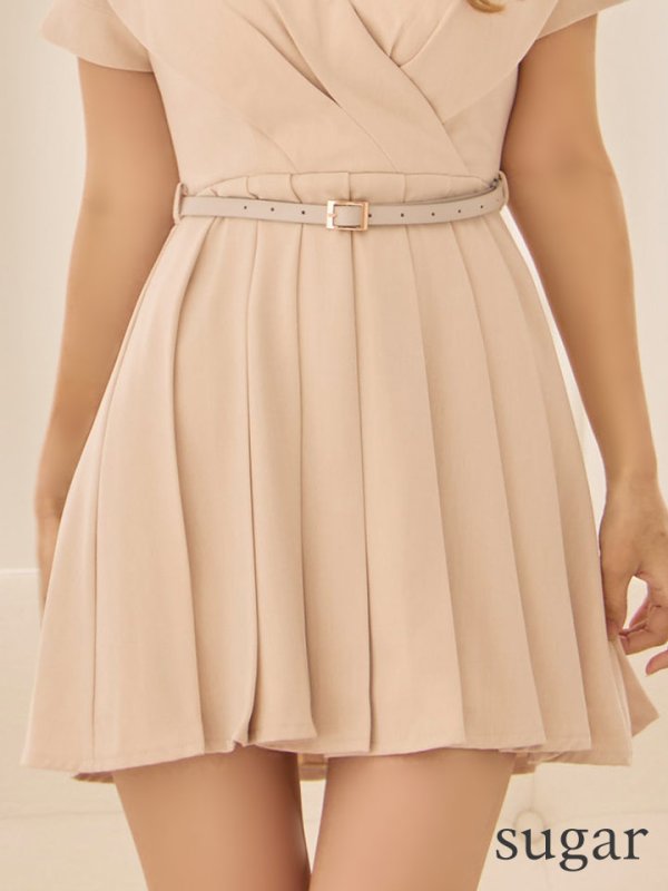 ベージュ　モデル：まりん　身長：164cm　着用サイズ：Sサイズ