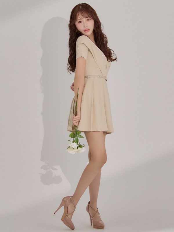 ベージュ モデル：りな　身長：160cm　着用サイズ：Sサイズ