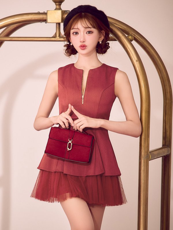 レッド　モデル：明日花キララ　身長：162cm 着用サイズ：Sサイズ