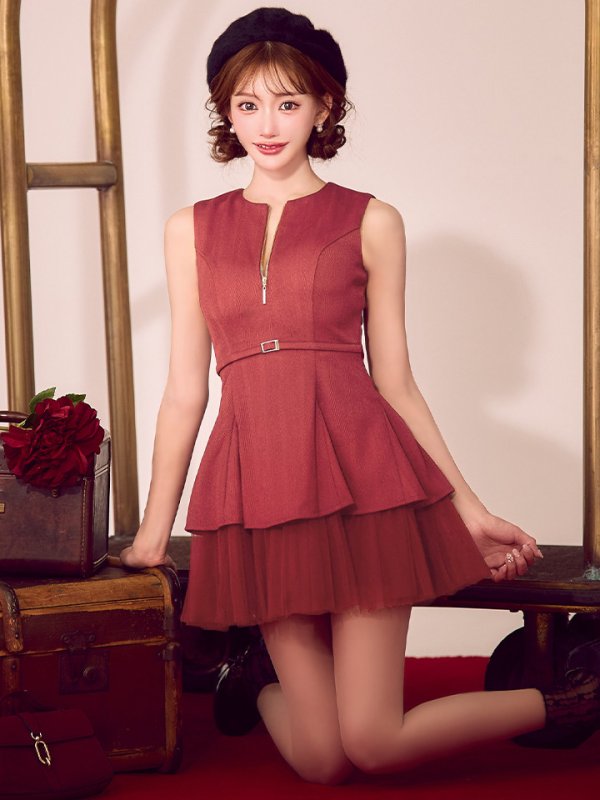 レッド　モデル：明日花キララ　身長：162cm 着用サイズ：Sサイズ