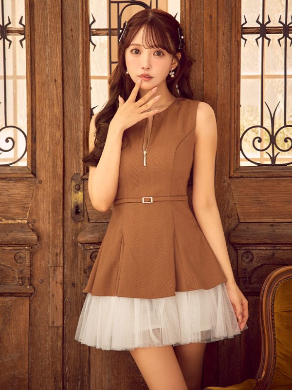 キャメル×アイボリー　モデル：三上悠亜　身長：身長159cm　着用サイズ：Sサイズ