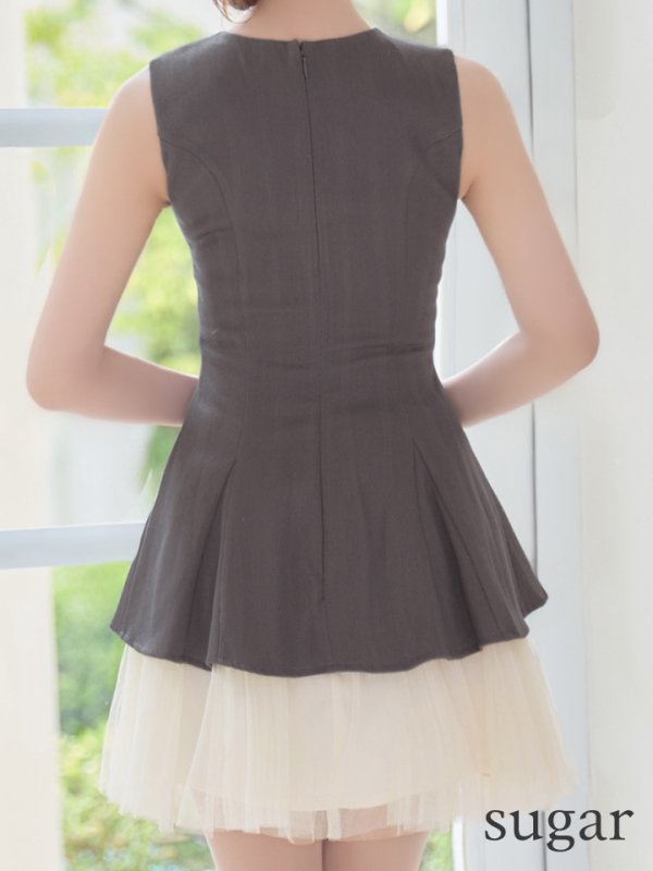 グレー×アイボリー　モデル：明日花キララ　身長162cm　着用サイズ：Sサイズ