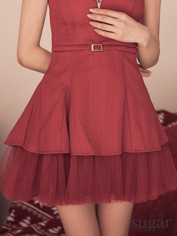 レッド　モデル：りこ　身長：156cm　着用サイズ：Sサイズ