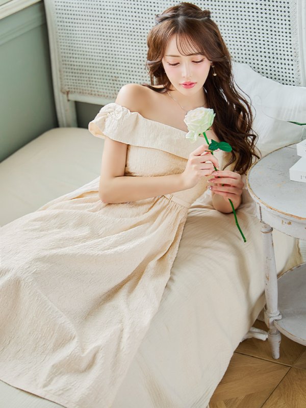 アイボリー モデル:りな 身長:160cm 着用サイズ:Sサイズ