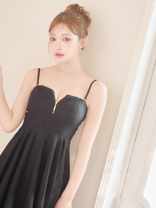 ブラック　モデル：明日花キララ　身長：162cm　着用サイズ：Sサイズ