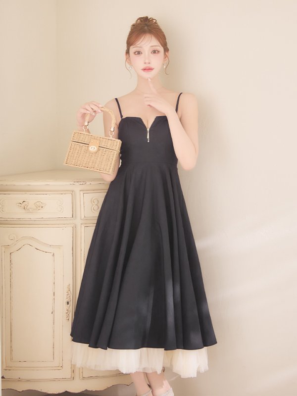 ブラック　モデル：明日花キララ　身長：162cm　着用サイズ：Sサイズ