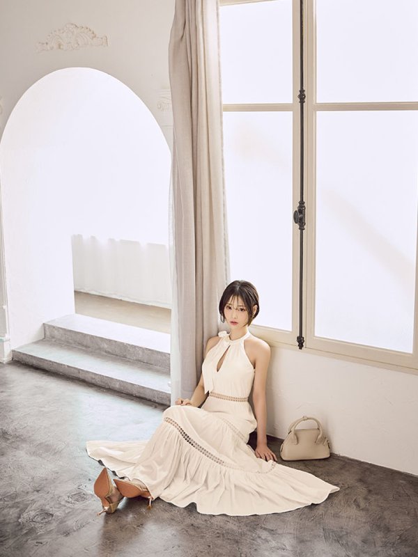 ホワイト　モデル：天海りこ　身長：156cm　着用サイズ：Sサイズ