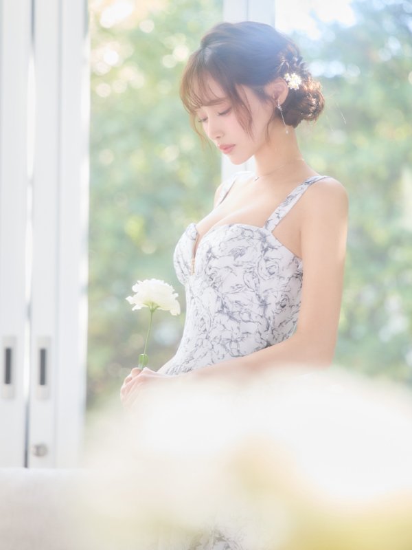 アイボリーxグレー モデル：きほ　身長：169cm 着用サイズ：Sサイズ